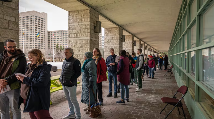 Public crowd at polling stations as Canadians turn up for advance voting