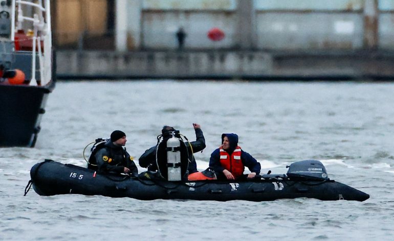 Tourist Helicopter Crashes in Hudson River, All Six On Board Killed