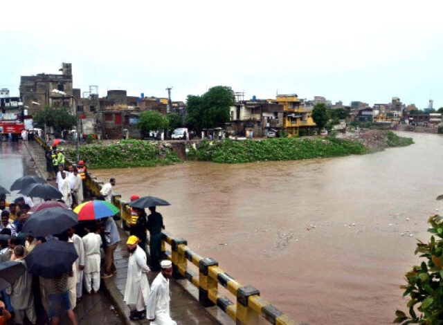 Selfies at Gawalmandi, Silence in the Flooded Streets