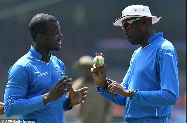 Darren Sammy fined 15% of match fee for criticizing umpire