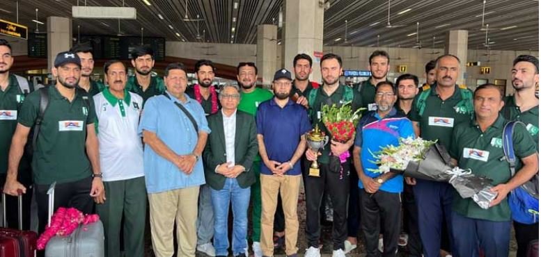 Pakistan volleyball team grand welcome on return home