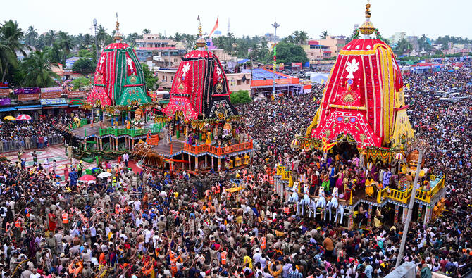 3 killed, dozen others injured after crowd surge at India Hindu festival