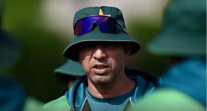 Azhar Mahmood appointed acting head coach of national red ball team