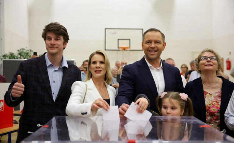 Poland Election: Voting in tight presidential race between pro-EU and nationalist visions