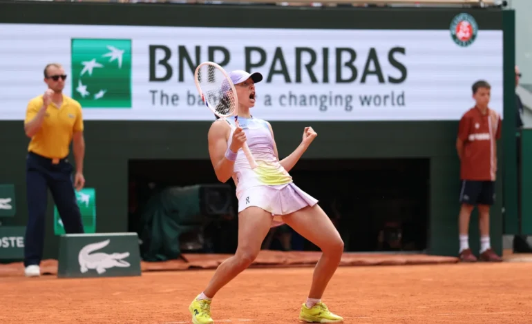 Iga Witek sets record for 25th consecutive French Open win with hard-fought comeback against Elena Rybakina