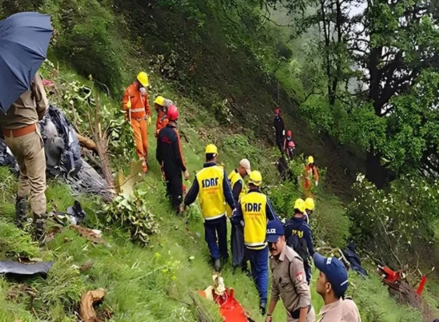 Tragedy Strikes as Helicopter Carrying Kedarnath Pilgrims Crashes in Uttarakhand, Killing All Seven Onboard