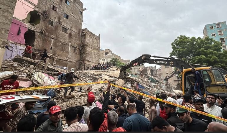 Karachi Tragedy: 8 Killed, 8 Injured as Six-Storey Building Collapses in Lyari