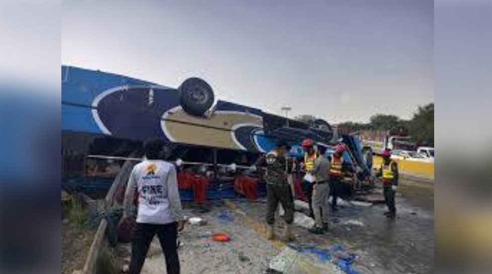 Eight Killed, 18 Injured as Passenger Bus Overturns on M-2 Motorway near Chakwal