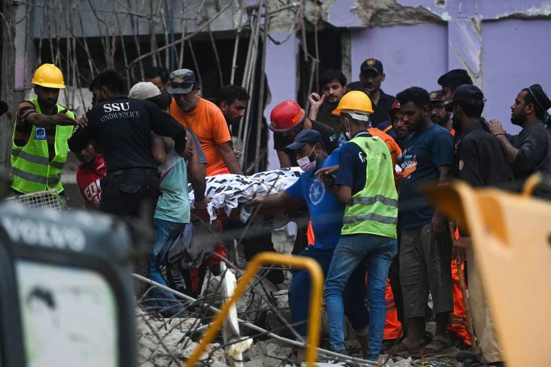 Death Toll Rises to 17 in Karachi Building Collapse as Rescue Efforts Continue