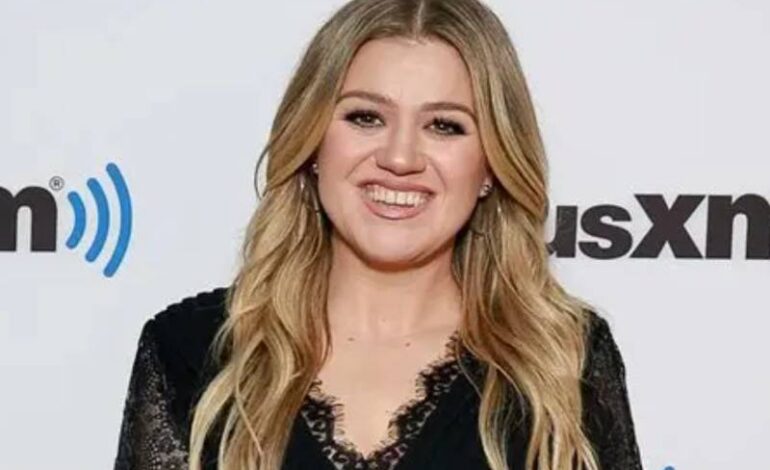 Kelly Clarkson Kicks Off Las Vegas Residency with Emotional Comeback After Last-Minute Cancellations