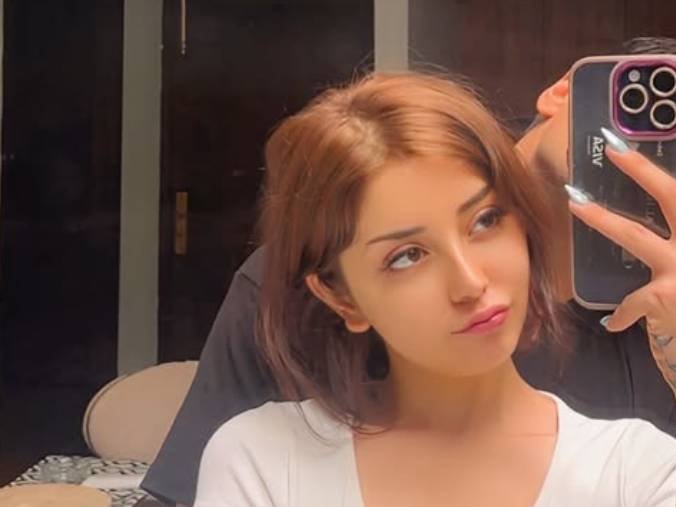 Alizeh Shah Sparks Speculation with Mysterious Mirror Selfie on Instagram