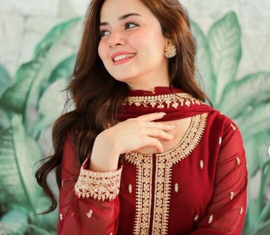 Komal Meer Denies Using Botox, Blames Weight Gain for Changed Appearance