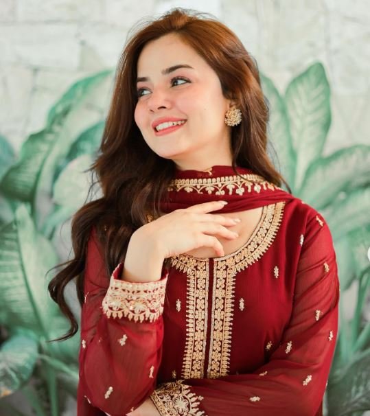 Komal Meer Denies Using Botox, Blames Weight Gain for Changed Appearance