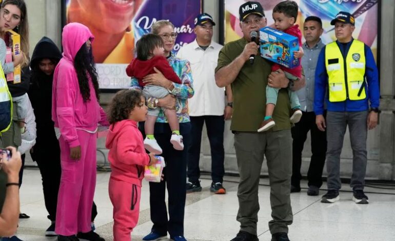 Venezuela Frees US Diplomats and Political Figures; Washington Welcomes Move
