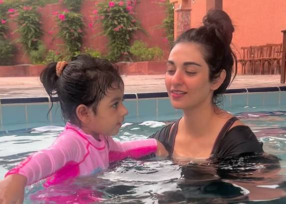 Sarah Khan Shares Heartwarming Video of Daughter Alyana Falak Painting