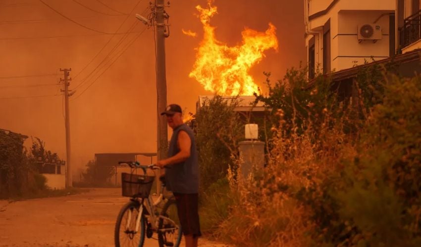 Thousands Flee Wildfires in Turkey as Europe Scorches Under Early Heatwave
