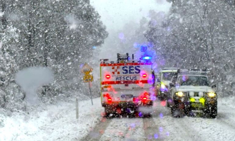 Australia, heavy snowfall breaks two-decade record