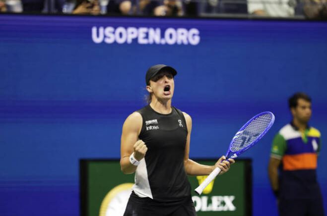 Swiatek survives Kalinskaya scare to reach US Open last 16