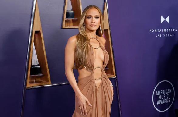 Jennifer Lopez gets emotional as Max and Emme begin senior year