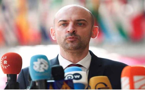 France: Begins sending humanitarian aid airdrops to Gaza.