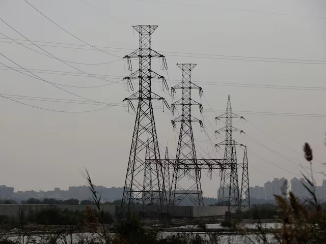 Pakistan Refuses Rs220bn Interest Payment to Chinese IPPs, Seeks Waiver Amid IMF Talks