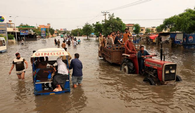 Pakistan’s average inflation to rise to 6% in FY26 due to flood impacts, gas tariffs