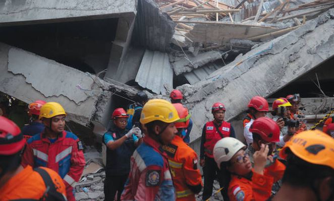 Relatives weep for scores of missing children after deadly Indonesia school collapse