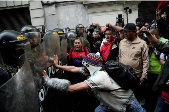Peru anti-government protesters clash with police