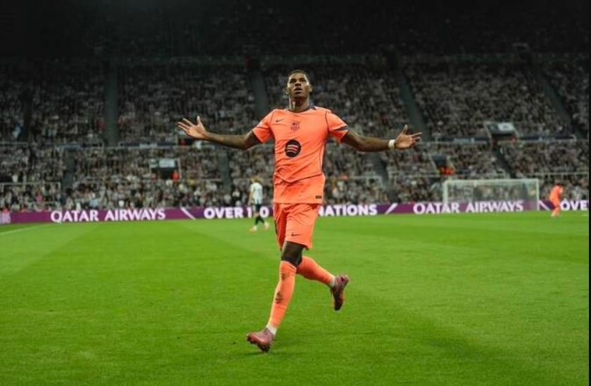 Rashford stars in Barcelona win as De Bruyne loses on Man City return