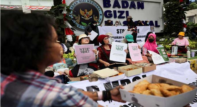 Indonesia investigates more free meal poisoning cases, after 700 students fall ill, official says