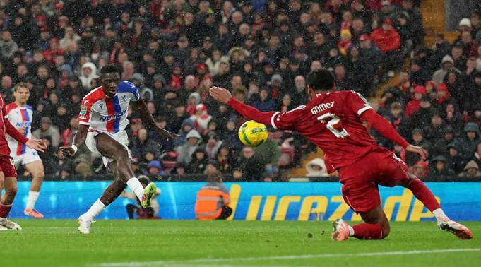 Liverpool thrashed by Palace, holders Newcastle through in League Cup