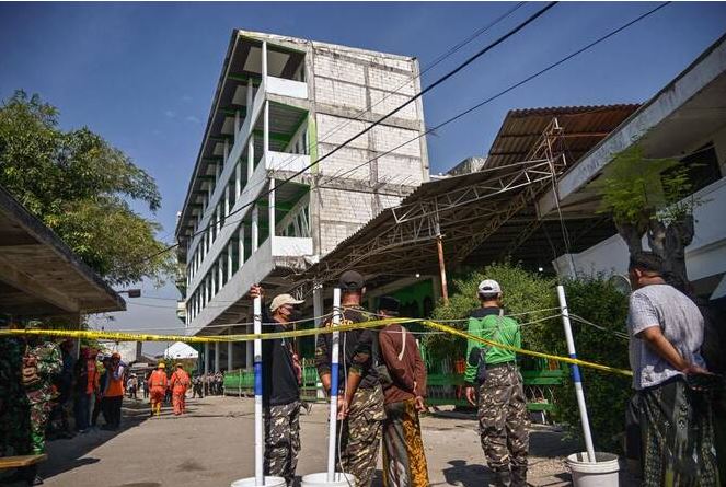 No more signs of life in Indonesia school collapse: rescuers
