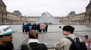 France scrambles to protect museums after Louvre heist