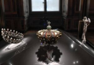 Damage from Louvre jewelry heist estimated at 88 million euros, Paris prosecutor says