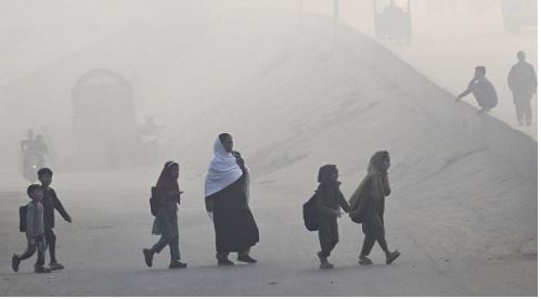 Lahore, Karachi top global pollution rankings as smog chokes major Pakistani cities