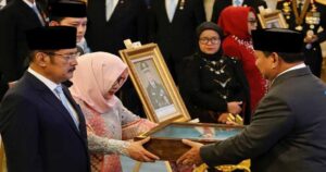Indonesia grants national hero status to late strongman President Suharto
