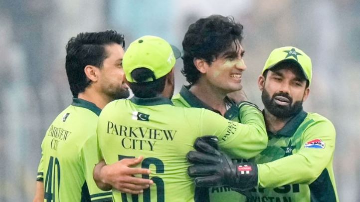 Pakistan defeated South Africa by 2 wickets