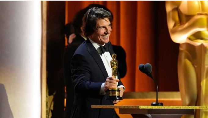 Tom Cruise finally gets his Oscar moment with a lifetime achievement trophy at the Governors Awards