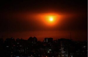 Ukraine, Russia trade deadly strikes as negotiators hammer at peace deal