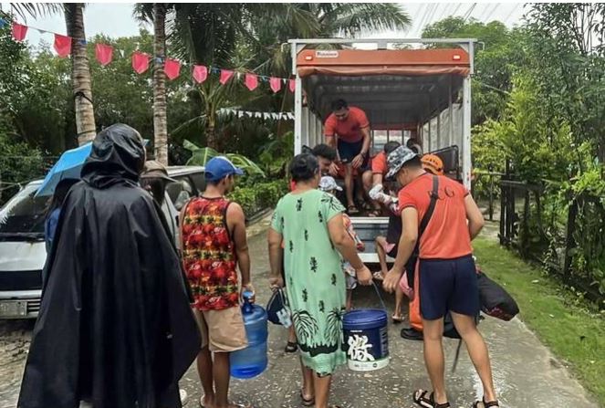 Thousands evacuated as typhoon bears down on Philippines