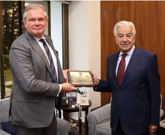 Duch Ambassador Robert-Jan Siegert, calls on Minister for Defence, Khawaja Muhammad Asif