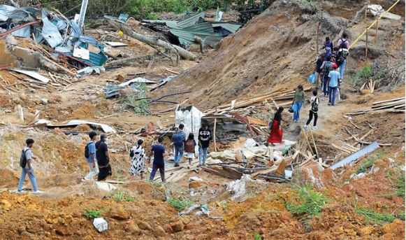 Sri Lanka doubles troops for flood disaster recovery
