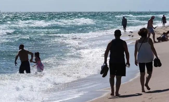 Fewer Canadian Snowbirds Expected to Travel to U.S. This Winter Amid Tighter Border Rules