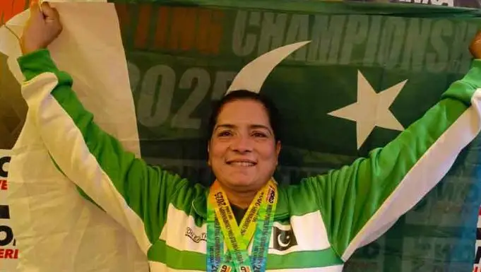 Pakistani woman beat Indian rival to win gold at powerlifting championship