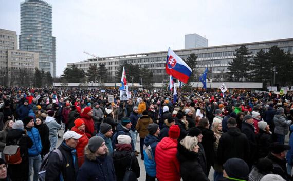 Slovak parliament passes law to abolish whistleblower protection office