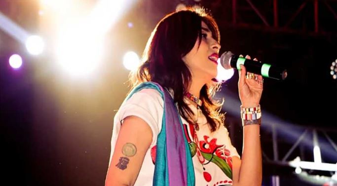 Meesha Shafi electrifies World Culture Festival with stunning rendition