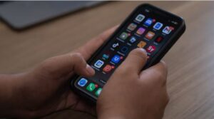 Adult Screen Time Rises Sharply in Montreal, Public Health Study Finds