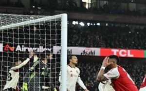 Arsenal miss chance to stretch lead in Liverpool stalemate
