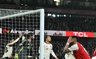 Arsenal miss chance to stretch lead in Liverpool stalemate