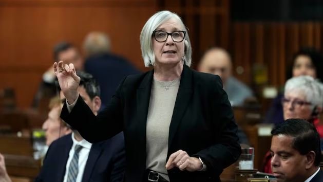 Federal Probe Into Airline Pay Finds No Widespread Violations, But Questions Remain